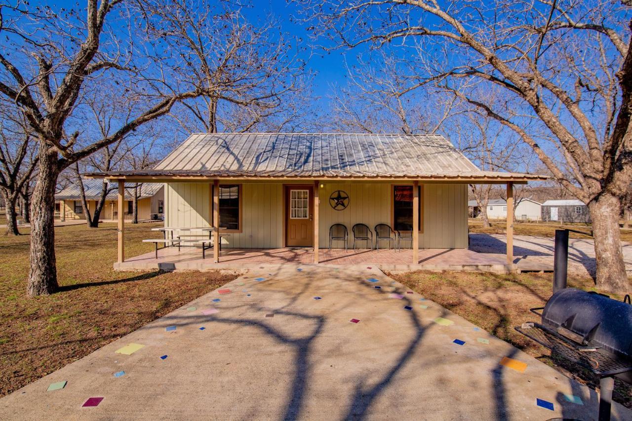 Seven Bluff Cabins Concan Exterior photo