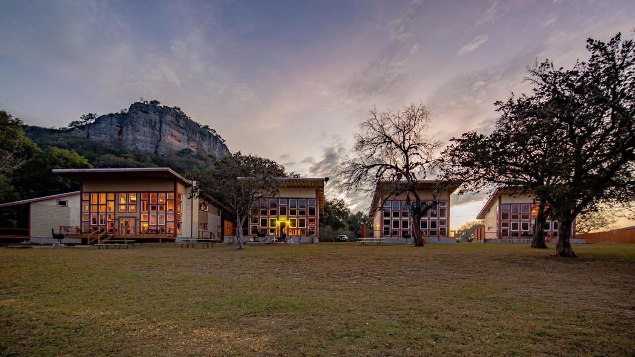 Seven Bluff Cabins Concan Exterior photo