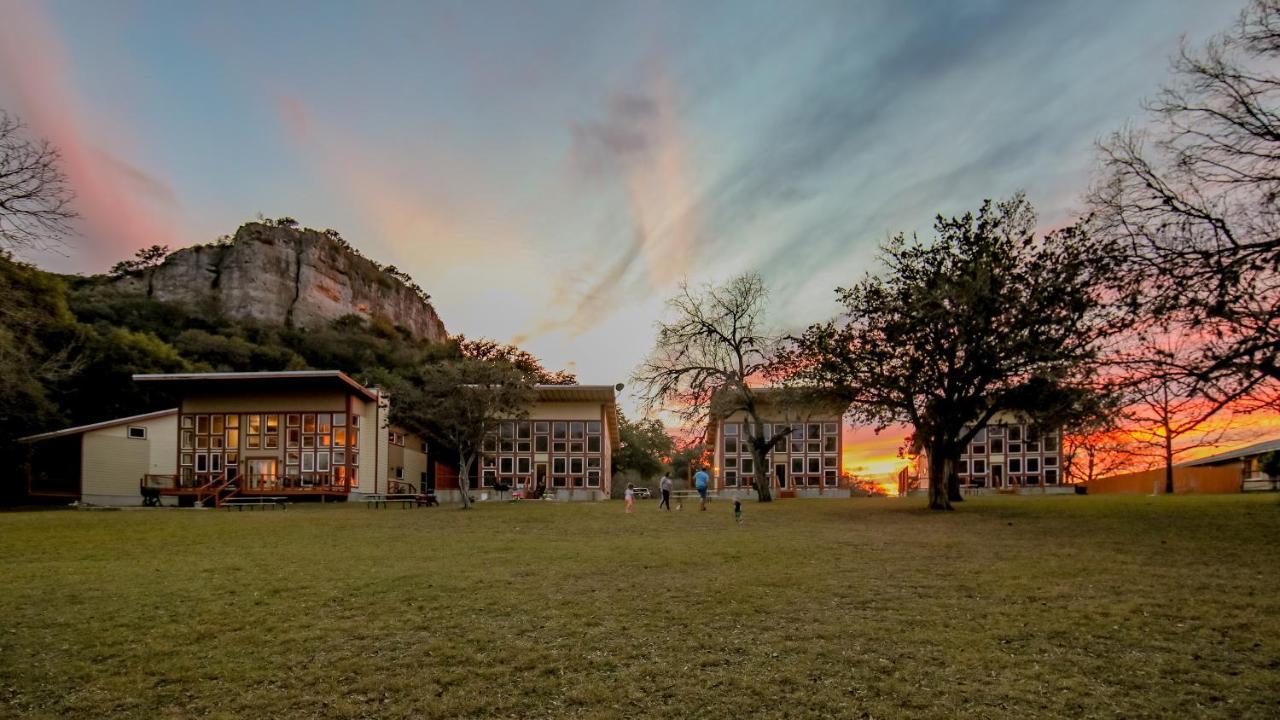 Seven Bluff Cabins Concan Exterior photo