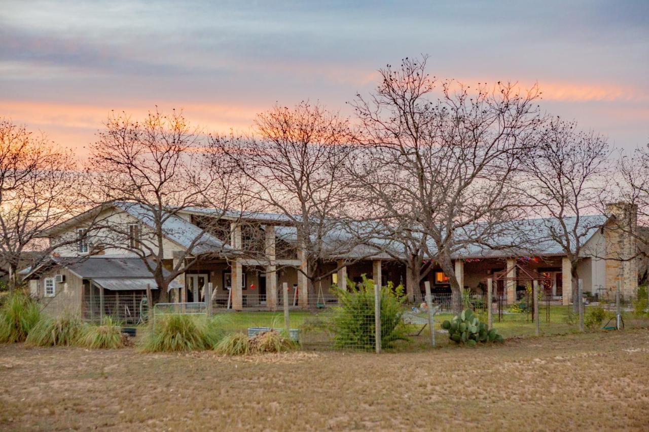 Seven Bluff Cabins Concan Exterior photo