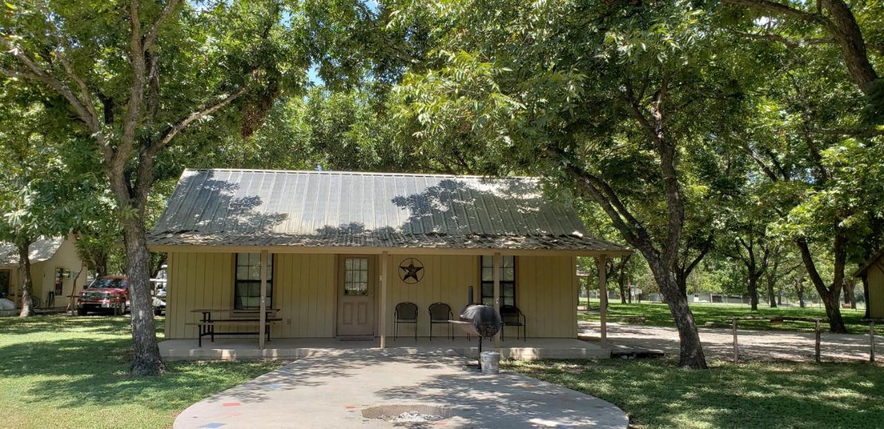 Seven Bluff Cabins Concan Exterior photo
