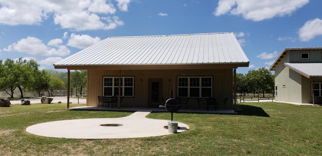 Seven Bluff Cabins Concan Exterior photo
