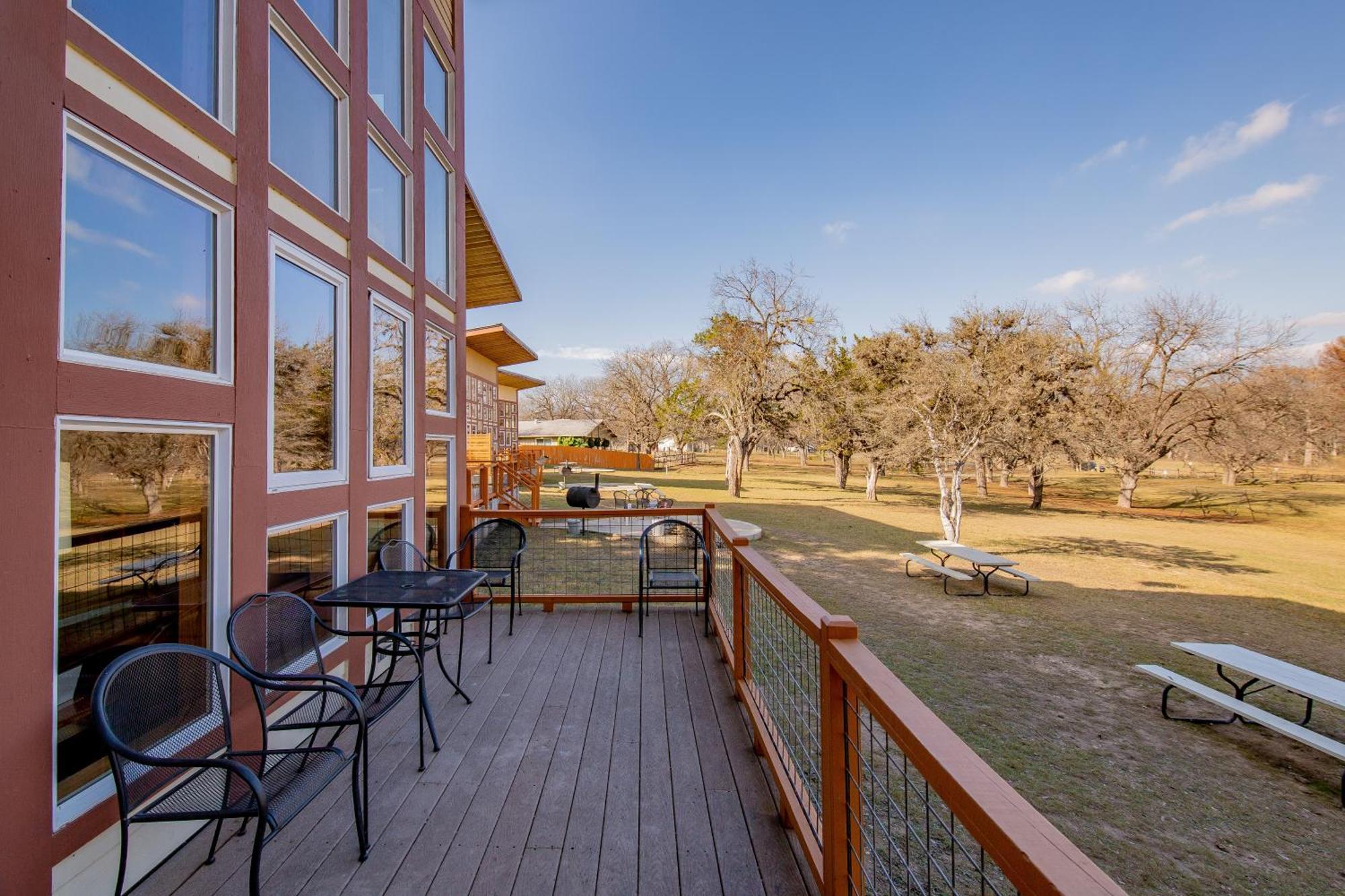 Seven Bluff Cabins Concan Exterior photo