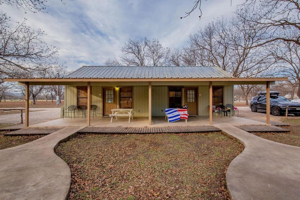 Seven Bluff Cabins Concan Exterior photo
